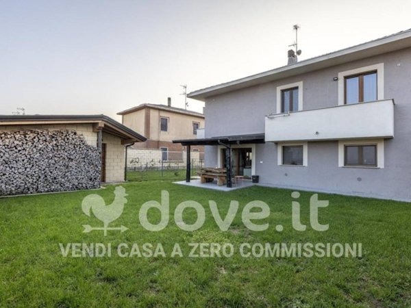 casa indipendente a Novara in zona zona Cittadella - Villaggio Dalmazia