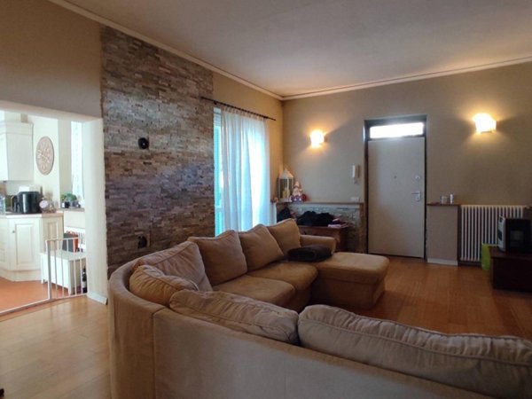 casa indipendente in vendita a Novara in zona Pernate