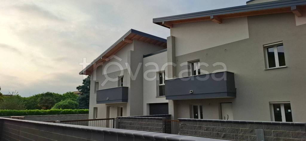 casa indipendente in vendita a Novara in zona Centro Città
