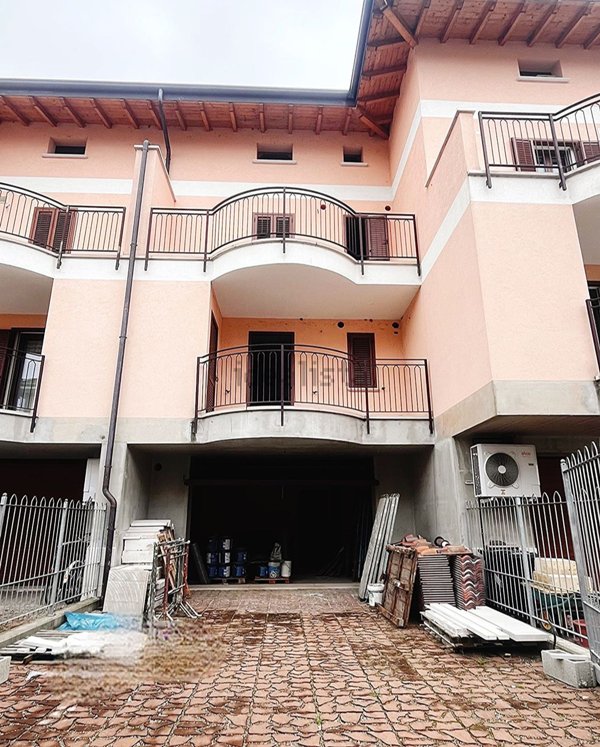 casa indipendente a Novara in zona zona Cittadella - Villaggio Dalmazia