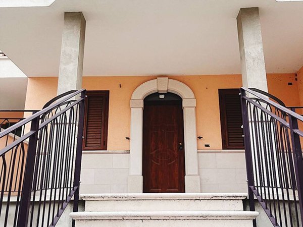 casa indipendente a Novara in zona zona Cittadella - Villaggio Dalmazia