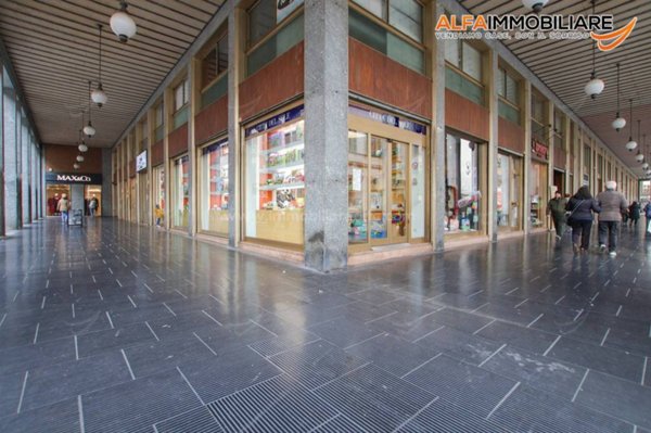 negozio in vendita a Novara in zona Centro Città
