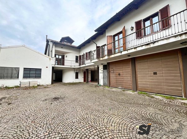 casa indipendente in vendita a Novara