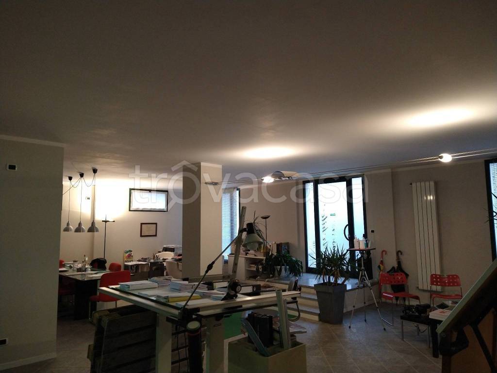 negozio in vendita a Novara in zona zona Sant'Andrea - San Rocco
