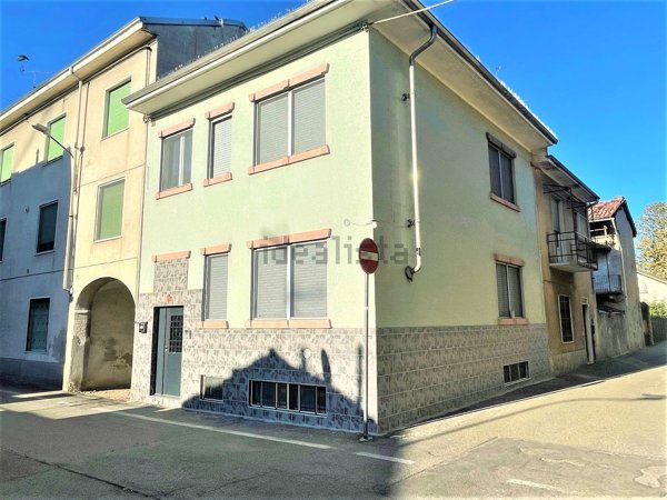 appartamento in vendita a Novara in zona Pernate