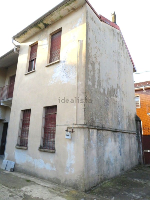 casa indipendente in vendita a Novara in zona Pernate