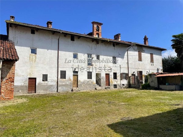 casale in vendita a Novara in zona Centro Città