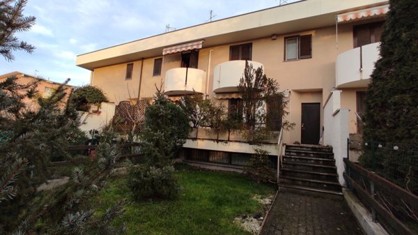 casa indipendente in vendita a Novara