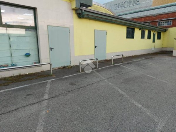 locale commerciale in vendita a Novara in zona zona Sant'Agabio