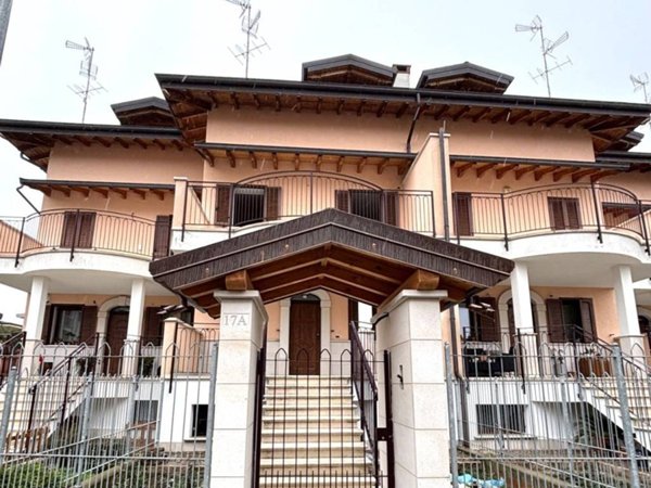 casa indipendente a Novara in zona zona Cittadella - Villaggio Dalmazia