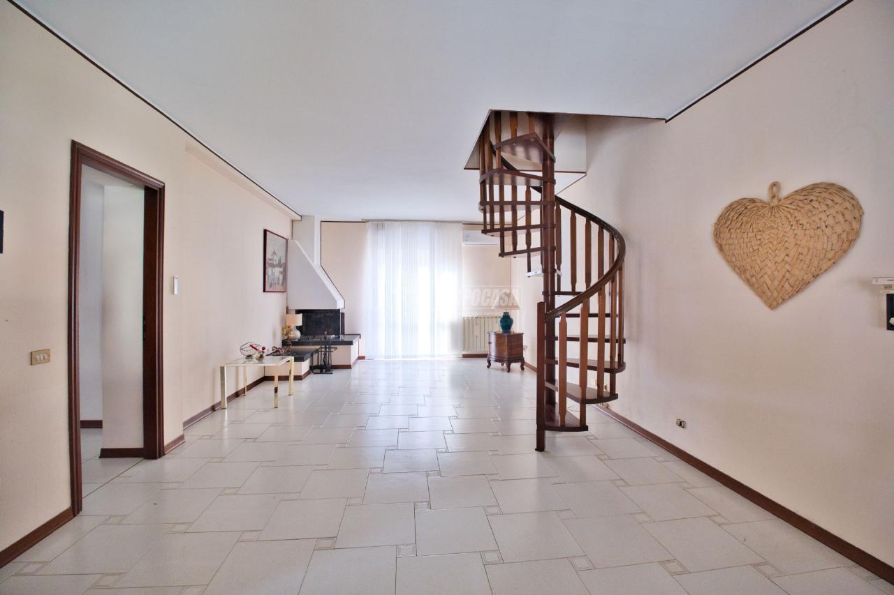 casa indipendente in vendita a Novara in zona zona Agogna - San Paolo