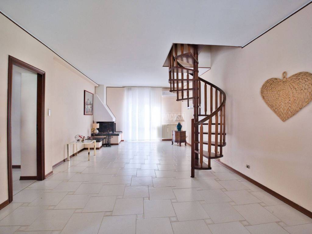 casa indipendente in vendita a Novara in zona zona Agogna - San Paolo