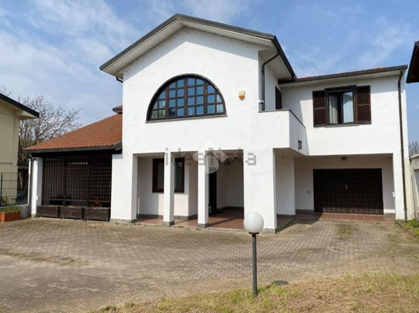 casa indipendente in vendita a Novara in zona Veveri