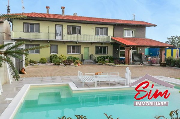 casa indipendente in vendita a Novara in zona Pernate