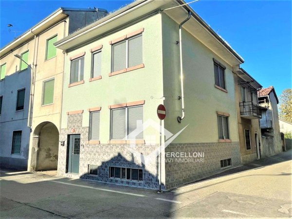 casa indipendente in vendita a Novara in zona Pernate