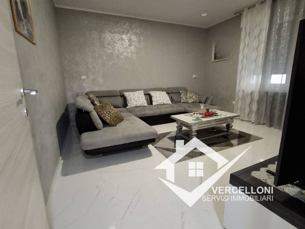 casa indipendente in vendita a Novara in zona Pernate