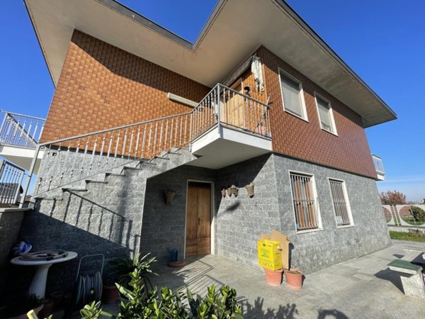 casa indipendente in vendita a Novara in zona Torrion Quartara