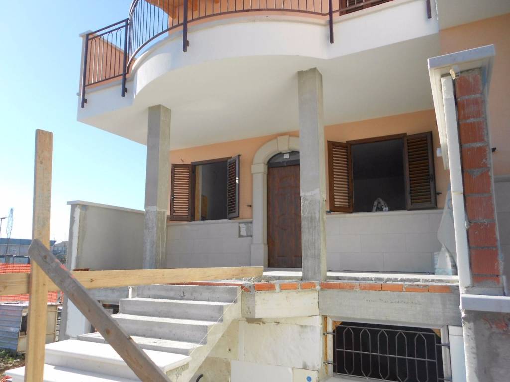 casa indipendente a Novara in zona zona Cittadella - Villaggio Dalmazia