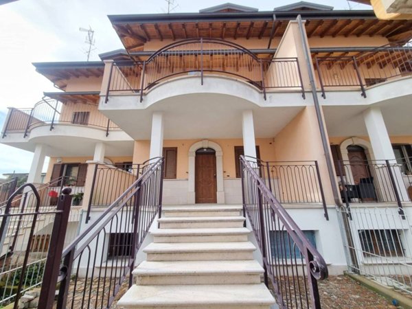 casa indipendente a Novara in zona zona Cittadella - Villaggio Dalmazia