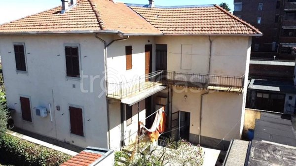 casa indipendente in vendita a Novara