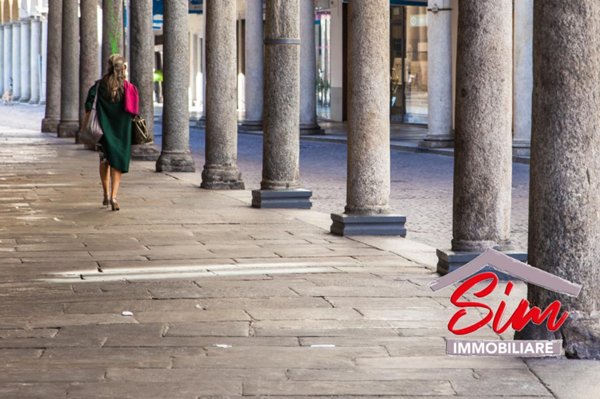 casa indipendente in vendita a Novara in zona Centro Città