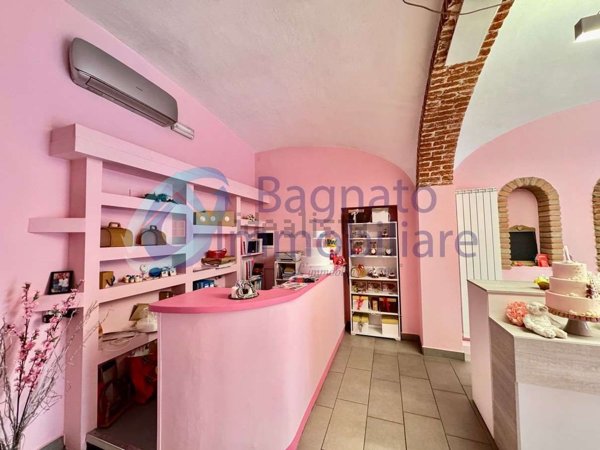 negozio in vendita a Novara in zona Corso Torino