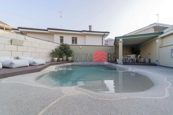 casa indipendente in vendita a Novara in zona zona Bicocca