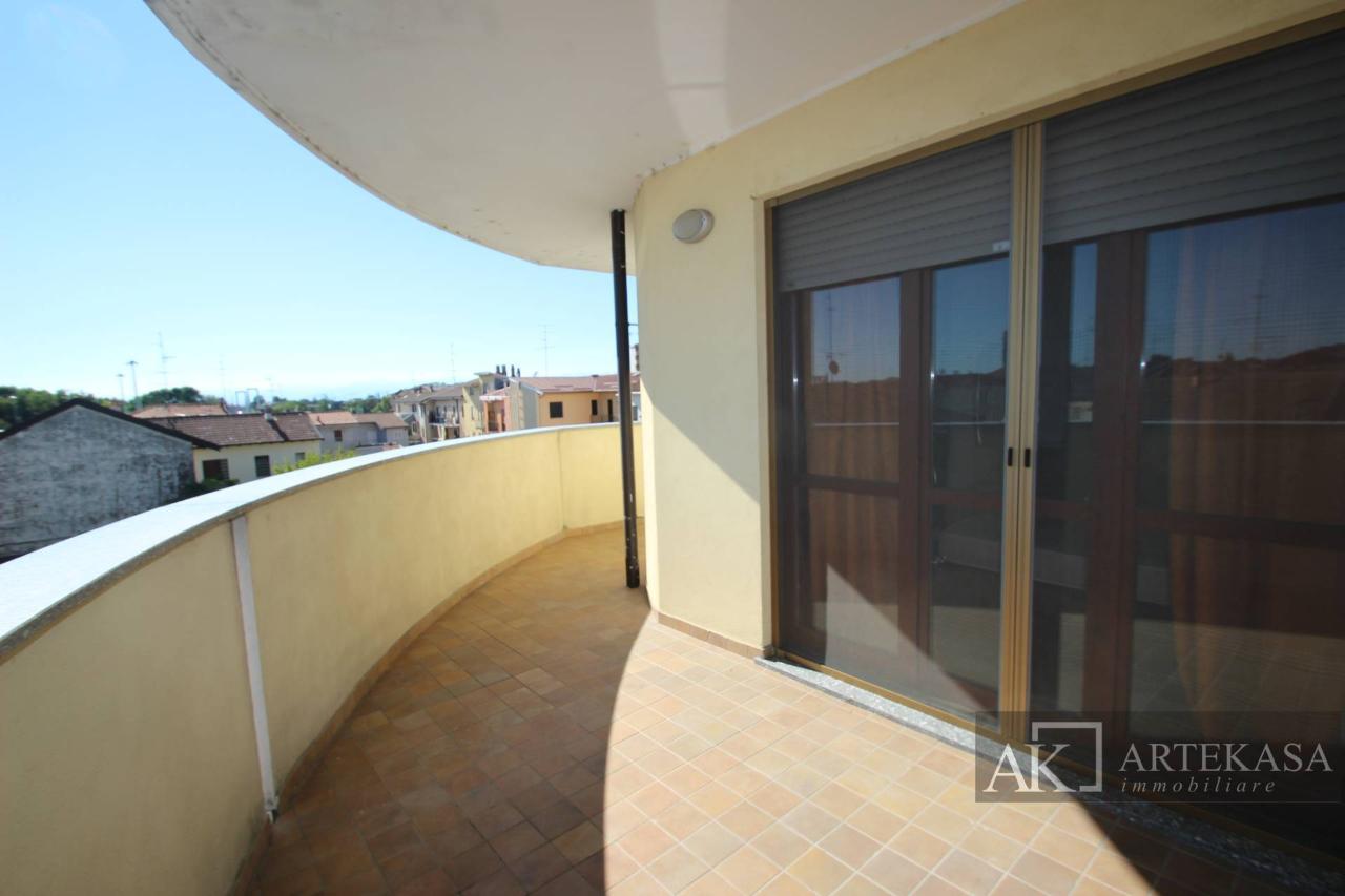appartamento in vendita a Novara in zona Zona Santa Rita