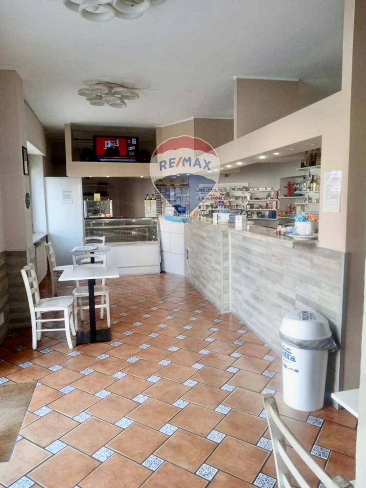 negozio in vendita a Novara in zona Zona Santa Rita