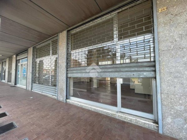 negozio in vendita a Novara in zona zona Agogna - San Paolo