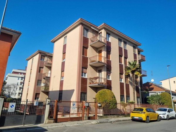 appartamento in vendita a Novara in zona zona Cittadella - Villaggio Dalmazia
