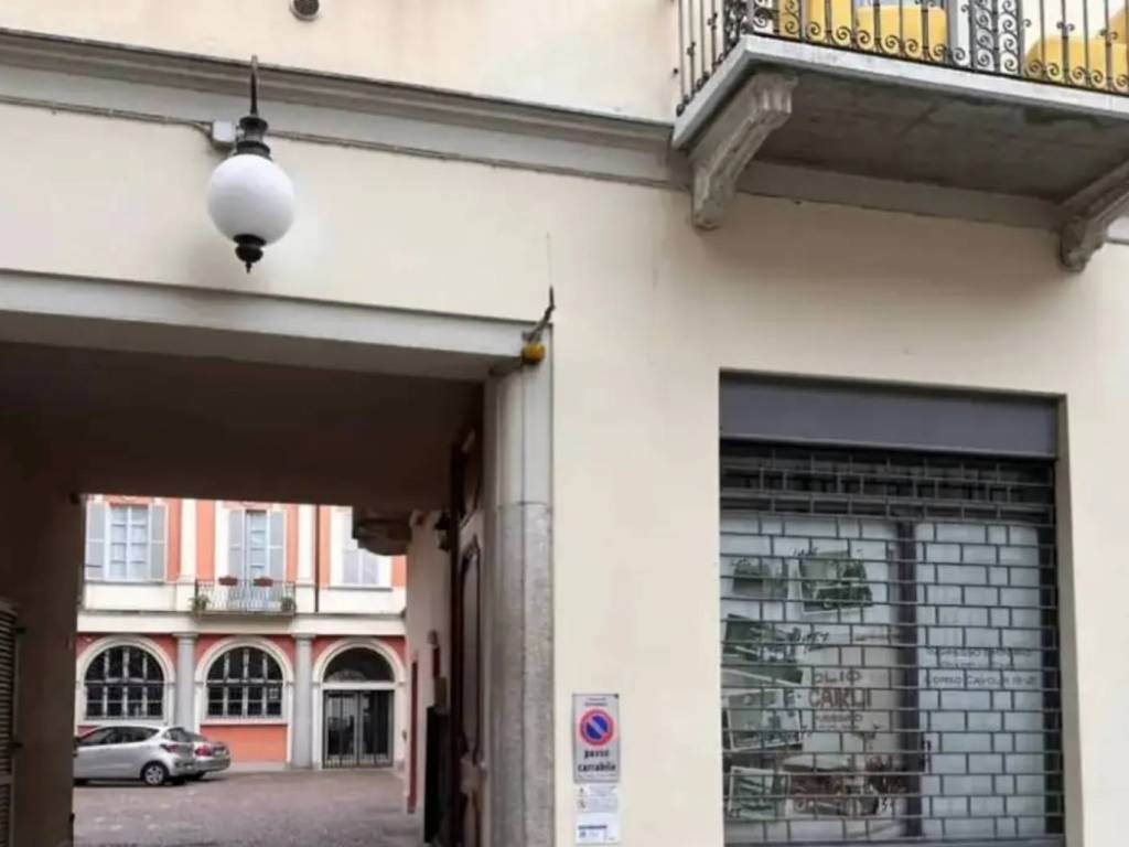 negozio in vendita a Novara in zona Centro Città