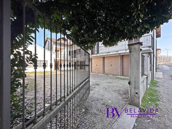 casa indipendente in vendita a Novara in zona Zona Santa Rita