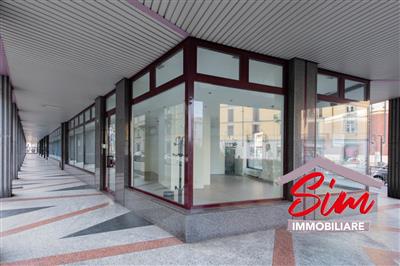 negozio in vendita a Novara in zona zona Sacro Cuore