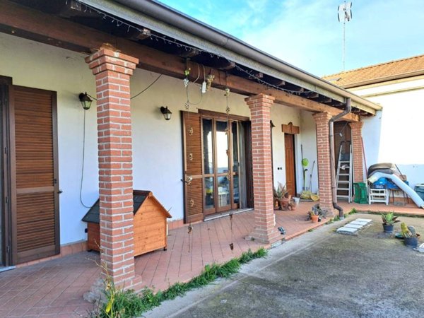 casa indipendente in vendita a Novara in zona Zona Santa Rita
