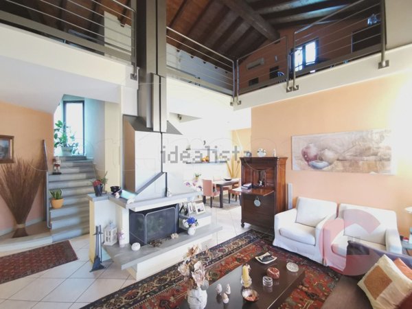 casa indipendente in vendita a Novara