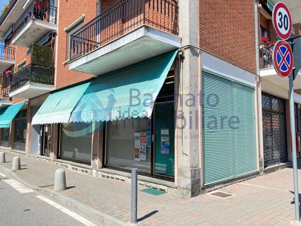 negozio in vendita a Novara in zona Lumellogno