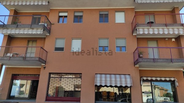 negozio in vendita a Novara in zona Lumellogno