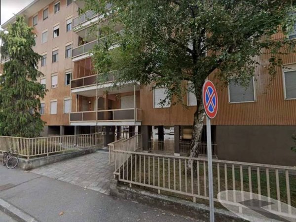 locale commerciale in vendita a Novara in zona zona Agogna - San Paolo