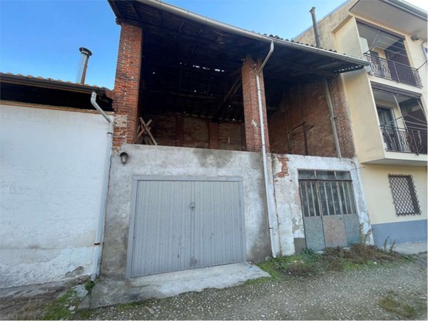 casa indipendente in vendita a Novara in zona Pernate