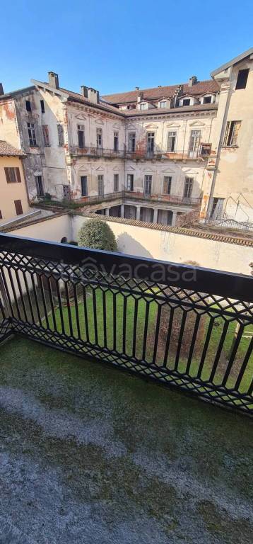 appartamento in vendita a Novara in zona Centro Città