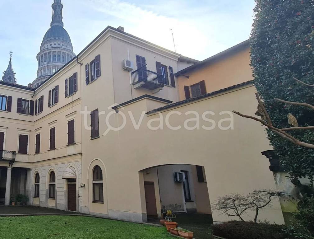 appartamento in vendita a Novara in zona Centro Città