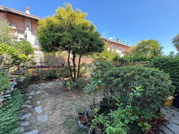 casa indipendente a Novara in zona zona Cittadella - Villaggio Dalmazia