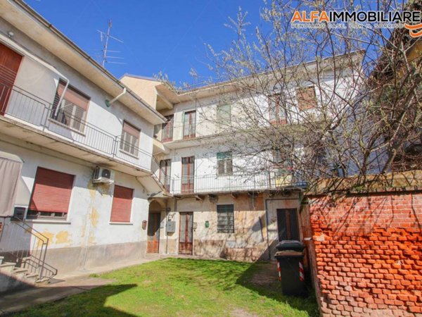 intera palazzina in vendita a Novara in zona Veveri