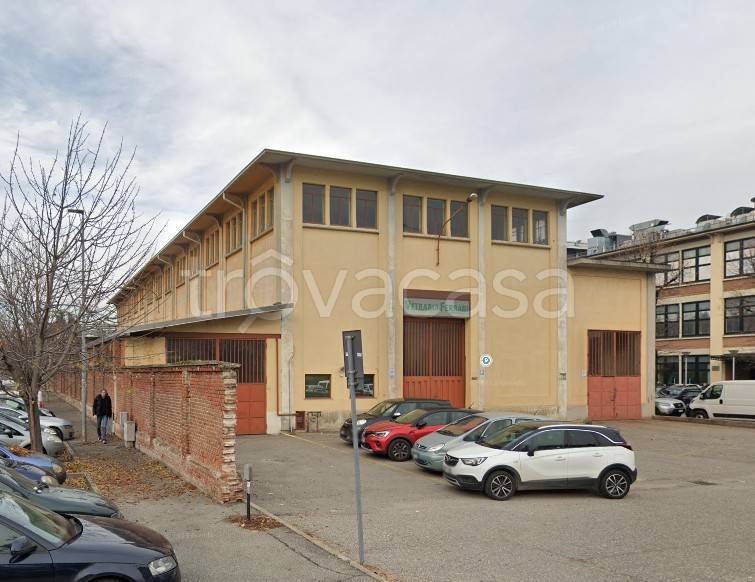 locale commerciale in vendita a Novara in zona zona Sant'Agabio