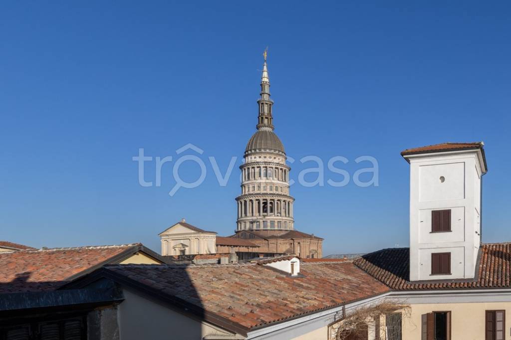 appartamento in vendita a Novara in zona Centro Città