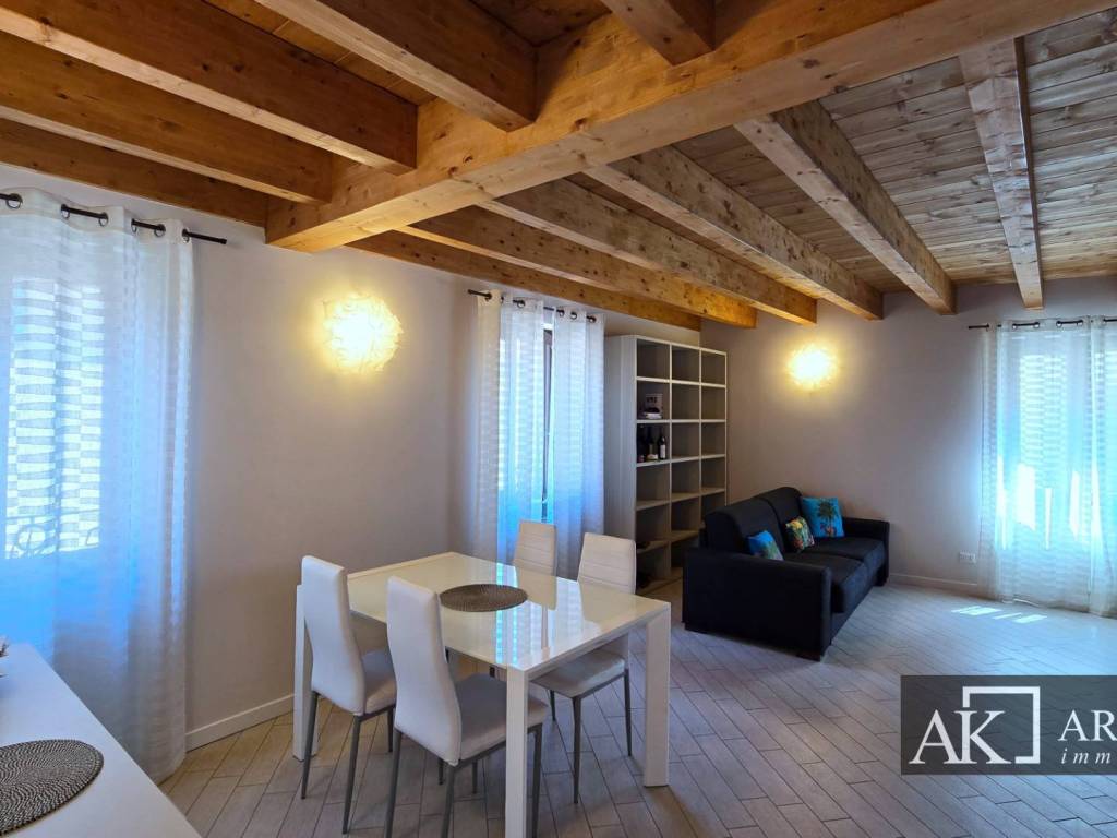 appartamento in vendita a Novara in zona Centro Città