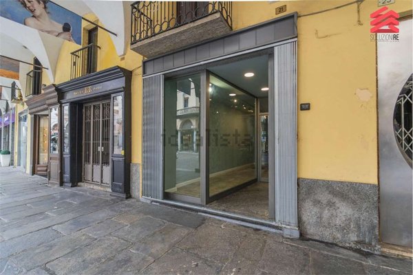 negozio in vendita a Novara