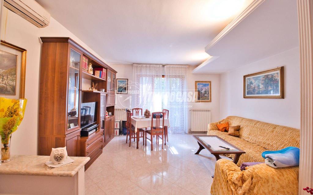 appartamento in vendita a Novara in zona Zona Santa Rita