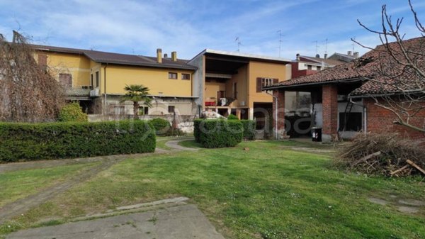 casa indipendente in vendita a Novara in zona Lumellogno